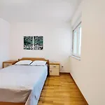 Spacious In Near Garden - 4 Min Apartamento *