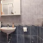 Spacious In Near Garden - 4 Min Apartman