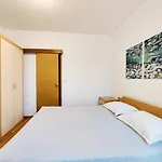 Spacious In Near Garden - 4 Min Apartamento
