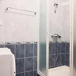 Spacious In Near Garden - 4 Min Apartment *