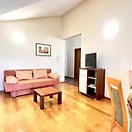 Apartment Spacious In Near Garden - 4 Min Tisno