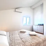 Spacious In Near Garden - 4 Min