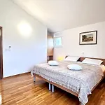 Apartment Spacious In Near Garden - 4 Min