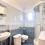Spacious In Near Garden - 4 Min *