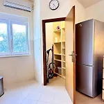 Spacious In Near Garden - 4 Min Apartment