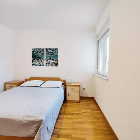 Spacious In Near Garden - 4 Min Apartmán *