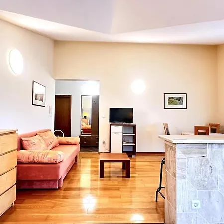 Spacious In Near Garden - 4 Min * Tisno