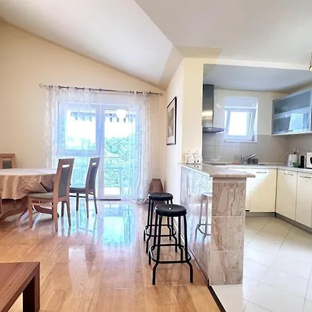 Spacious In Near Garden - 4 Min Apartmán *