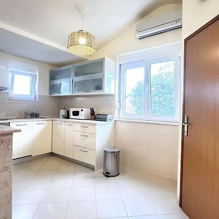 Appartement Spacious In Near Garden - 4 Min