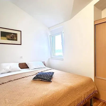 Apartmán Spacious In Near Garden - 4 Min *