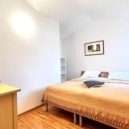 Appartamento Spacious In Near Garden - 4 Min Tisno