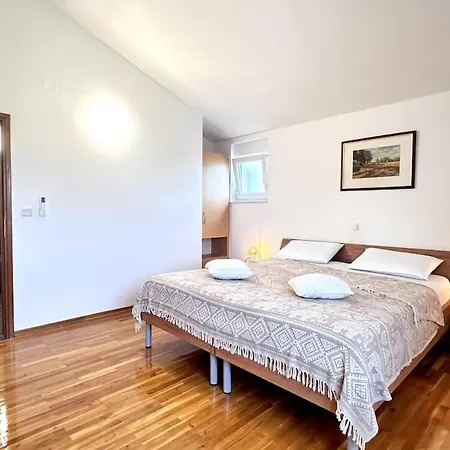 Appartement Spacious In Near Garden - 4 Min