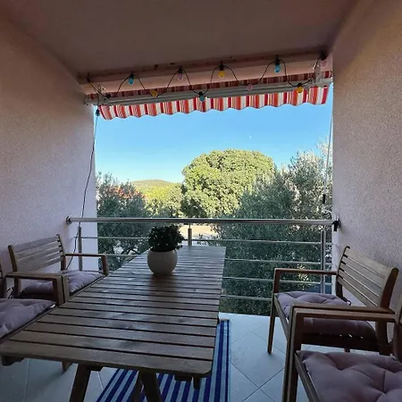 Apartment Spacious In Near Garden - 4 Min Tisno