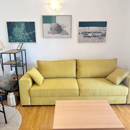 Spacious In Near Garden - 4 Min * Tisno