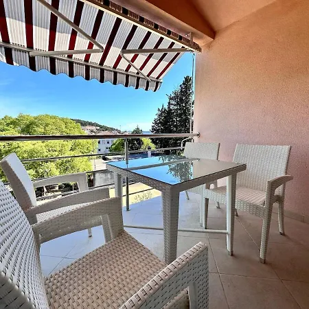 Spacious In Near Garden - 4 Min Apartman