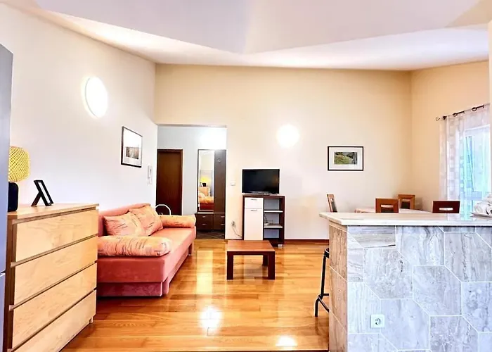 Spacious In Near Garden - 4 Min * Tisno