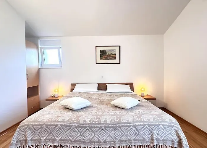 アパート Spacious In Near Garden - 4 Min