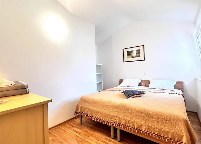 Appartement Spacious In Near Garden - 4 Min Tisno