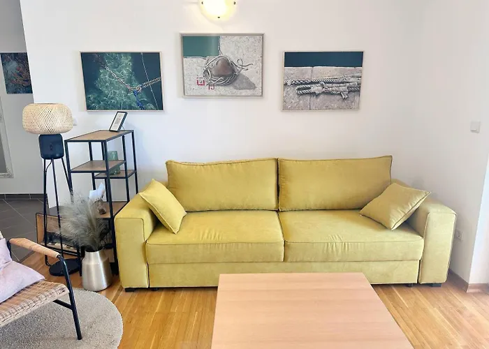 Spacious In Near Garden - 4 Min * Tisno