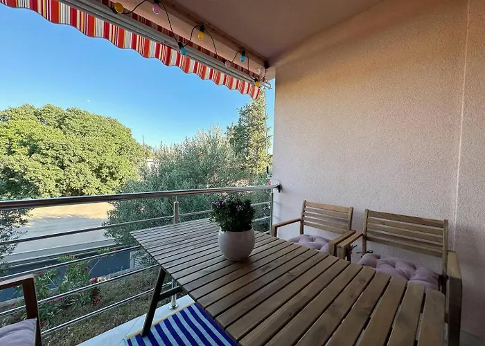 Spacious In Near Garden - 4 Min Appartement Tisno